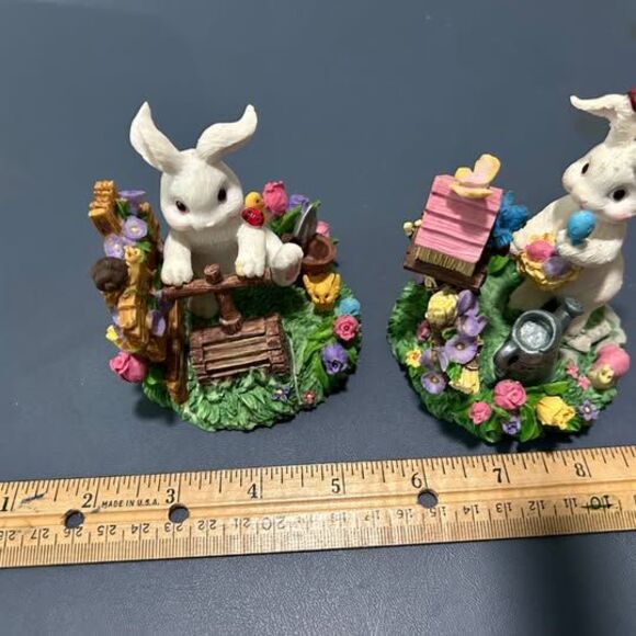 2- resin Easter bunny figurines - Picture 5 of 5